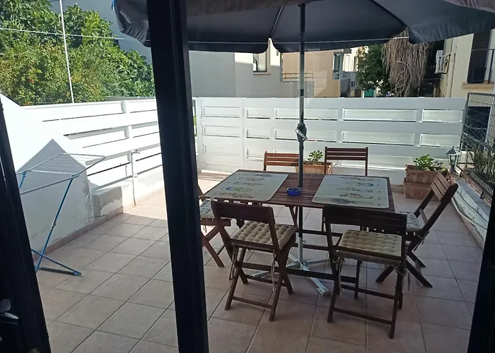 Two Floor Maisonette By The Sea 아파트