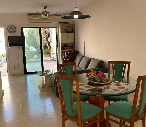 Two Floor Maisonette By The Sea