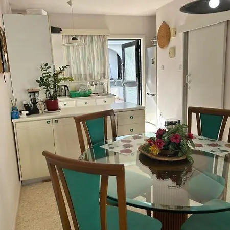 Two Floor Maisonette By The Sea Appartement *